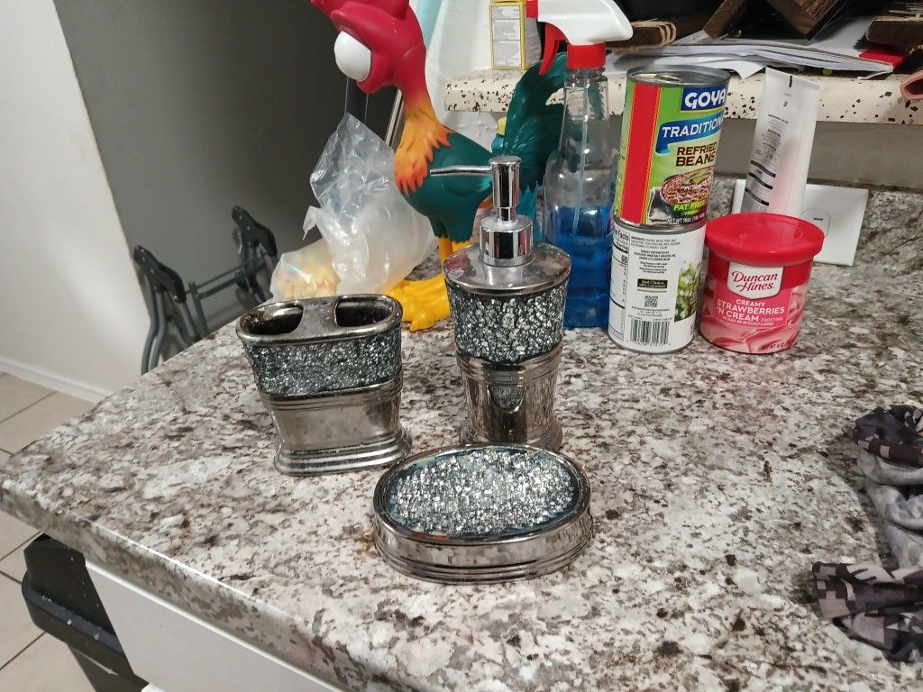 Bathroom Set for Sale in San Antonio, TX OfferUp