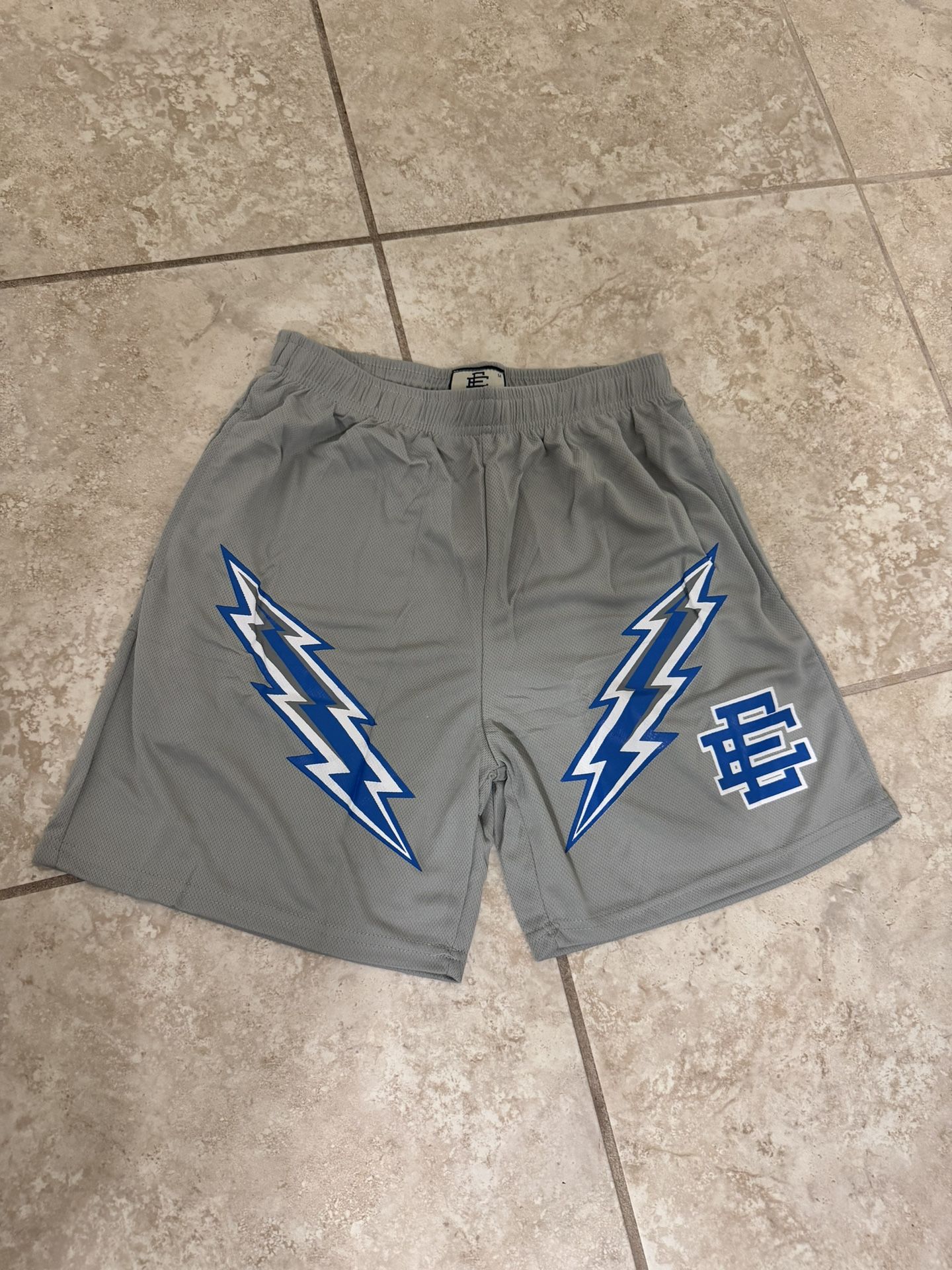 EE SHORTS