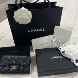NEW AUTHENTIC CHANEL FLAP CARD WALLET