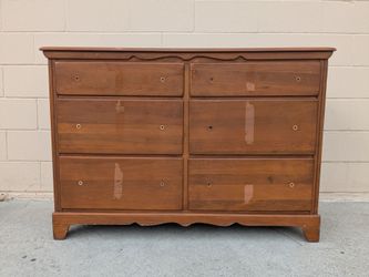 Dresser