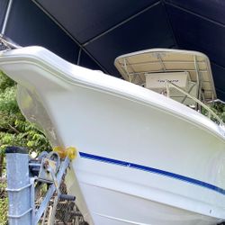 2004 Proline 24 sport Center Console Boat