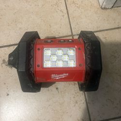 Milwaukee Light with battery