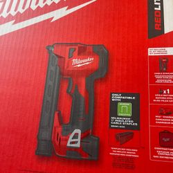 Milwaukee M12 12-Volt Lithium-Ion Cordless Stapler Nail Kit