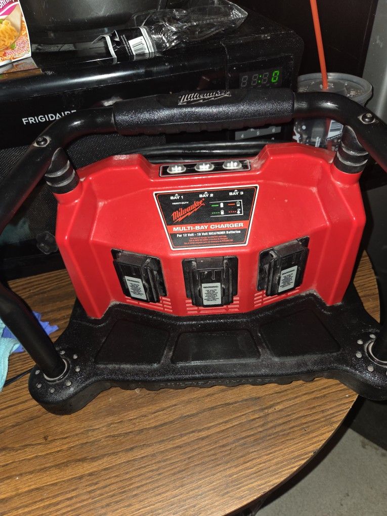 Milwaukee Multi Bay Charger