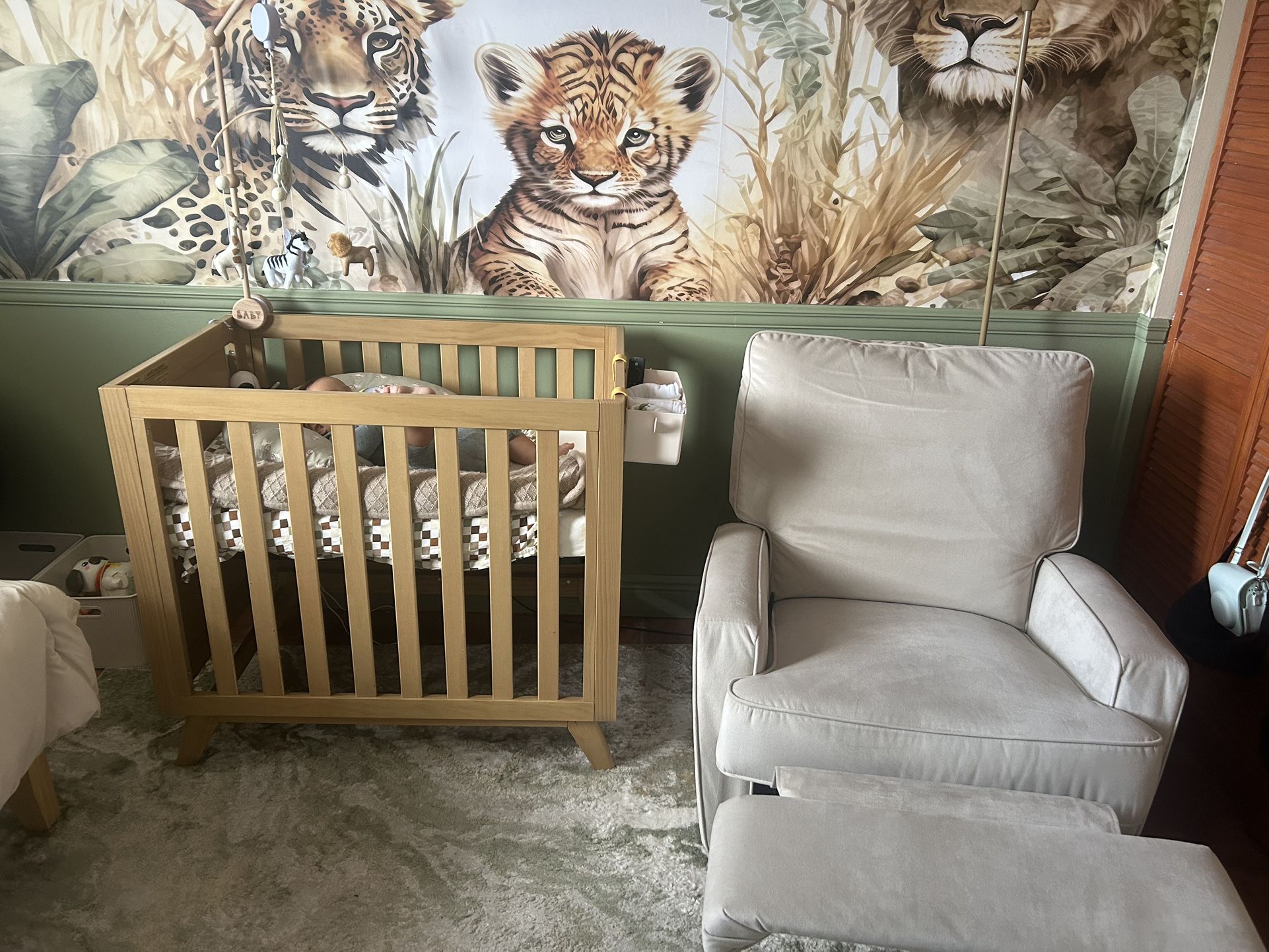 RECLINER LIKE NEW NURSERY CHAIR $250 OBO