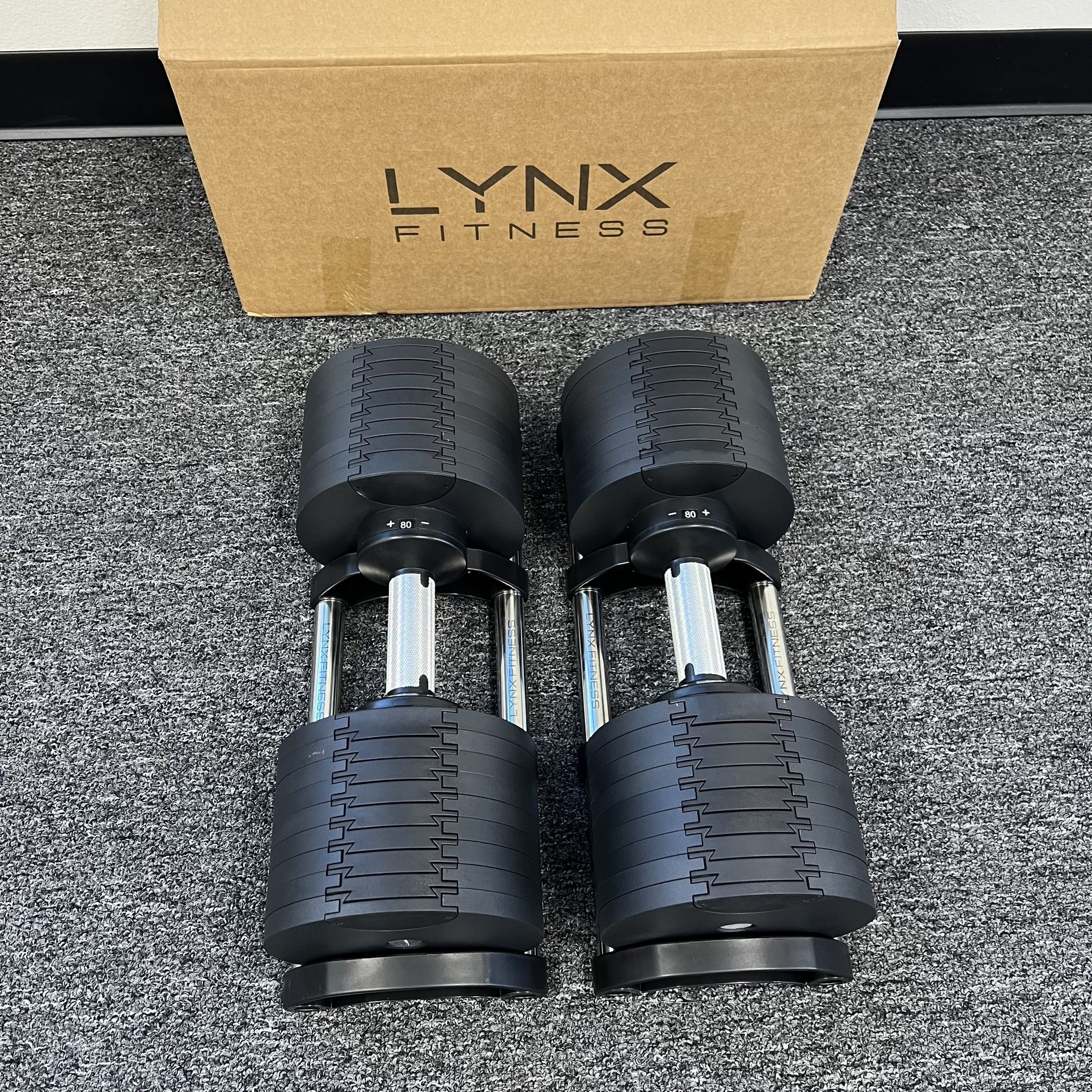 LYNX FITNESS ( BRAND NEW IN BOX ) Pair Of 80lb Adjustable Dumbbells
