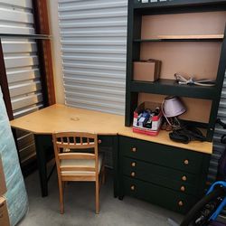 Desk With Hitch And Dresser