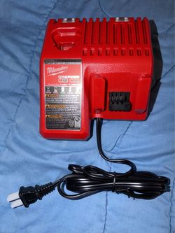 Milwaukee Charger m18