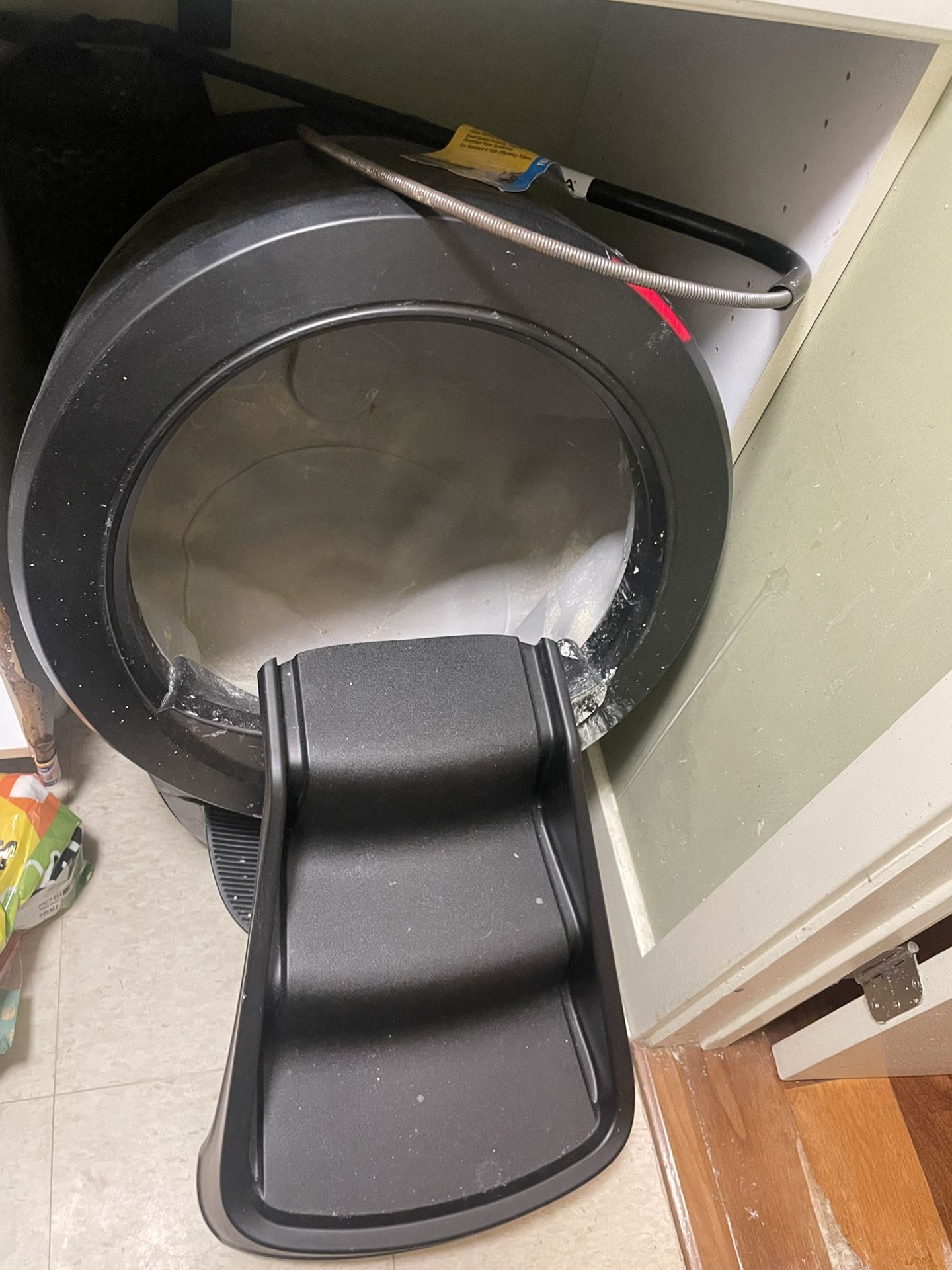 Self Cleaning Cat Litter Box 