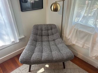 Mid-Century Modern Lounge Chair – Excellent Condition!