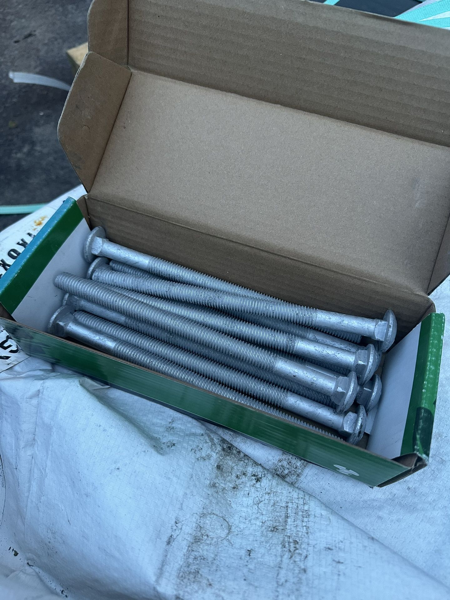 Hillman 1/2-in x 8-in Galvanized Coarse Thread Exterior Carriage Bolt