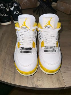 Air Jordan 4 Retro “Vivid Sulfur”