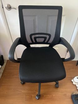 Black Mesh Office Chair with Armrests