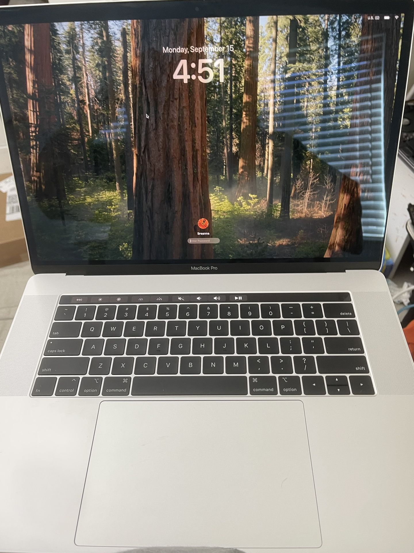 15” 2019 MacBook Pro 2.6ghz