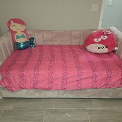 Daybed W/ Trundle