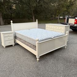 Queen bedroom set (FREE 24H DELIVERY AND SETUP)