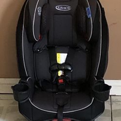LIKE NEW GRACO SLIM FIT CONVERTIBLE CAR SEAT!!!!