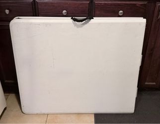 6 ft Folding Table