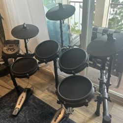 Alesis Nitro Mesh Electronic Drum Set 