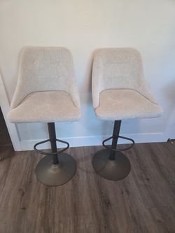 2 Bar Stools