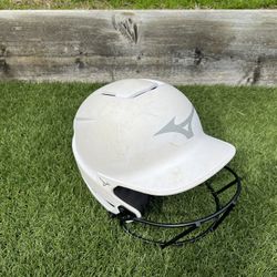 Mizuno F6 Softball Helmet Size: Medium 