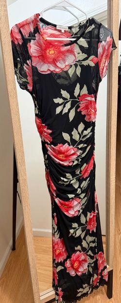 Floral bodycon dress🌹🖤