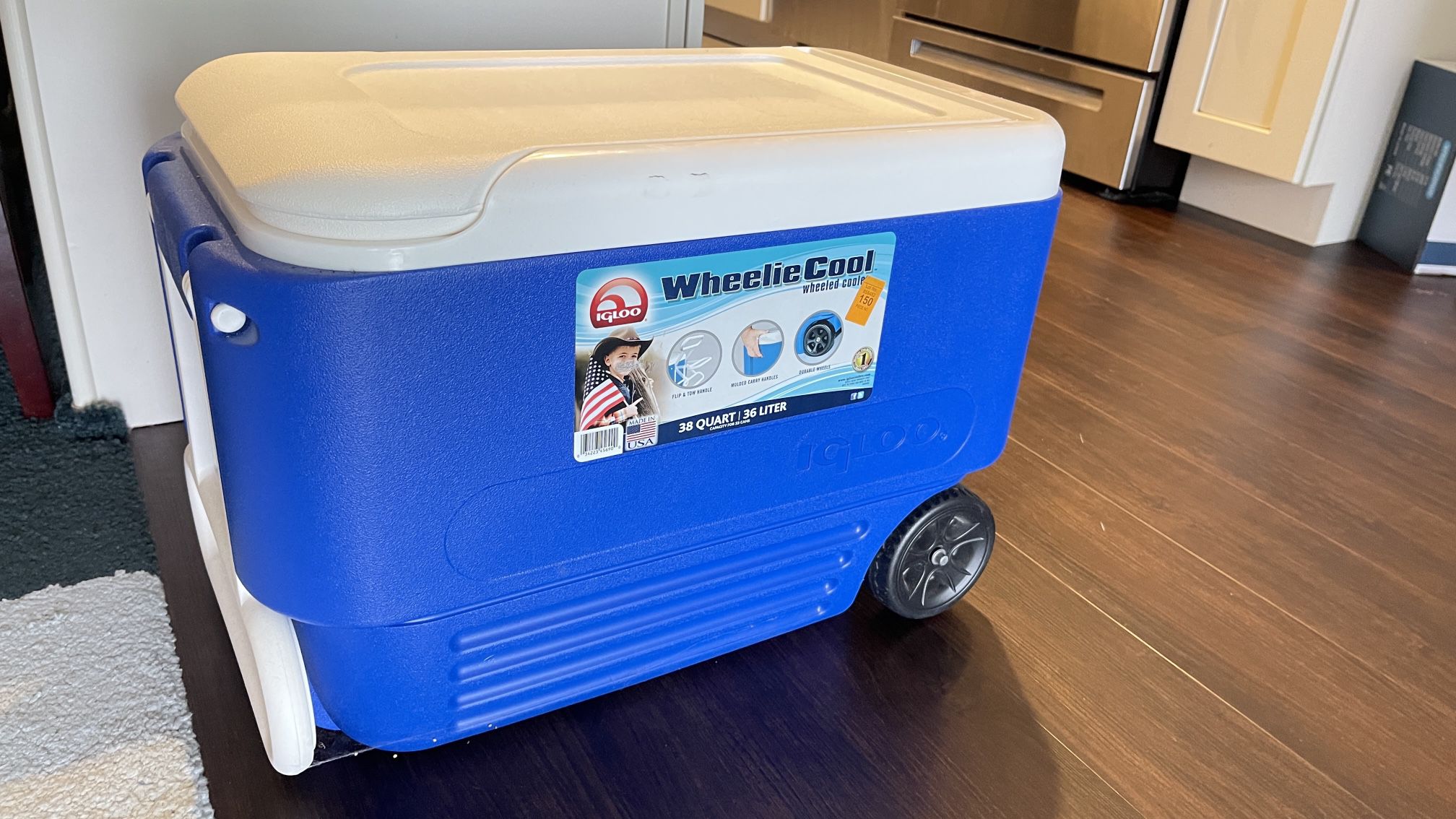 Cooler with wheels - 38 quarts
