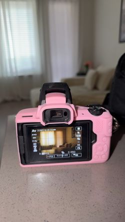 Canon EOS M50 Mark II Mirrorless Camera + 15-45mm Lens – Excellent Condition