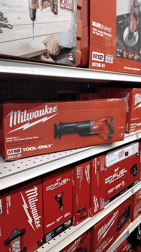 MILWAUKEE SAWZALL M18 CORDLEES RECIP SAW (TOOL ONLY)