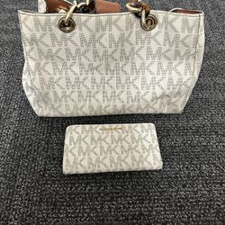 MICHAEL Michael Kors White Signature Coated Canvas Medium Cynthia Tote
