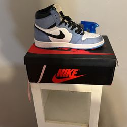 University Blue Jordan 1 High Size 8.5M