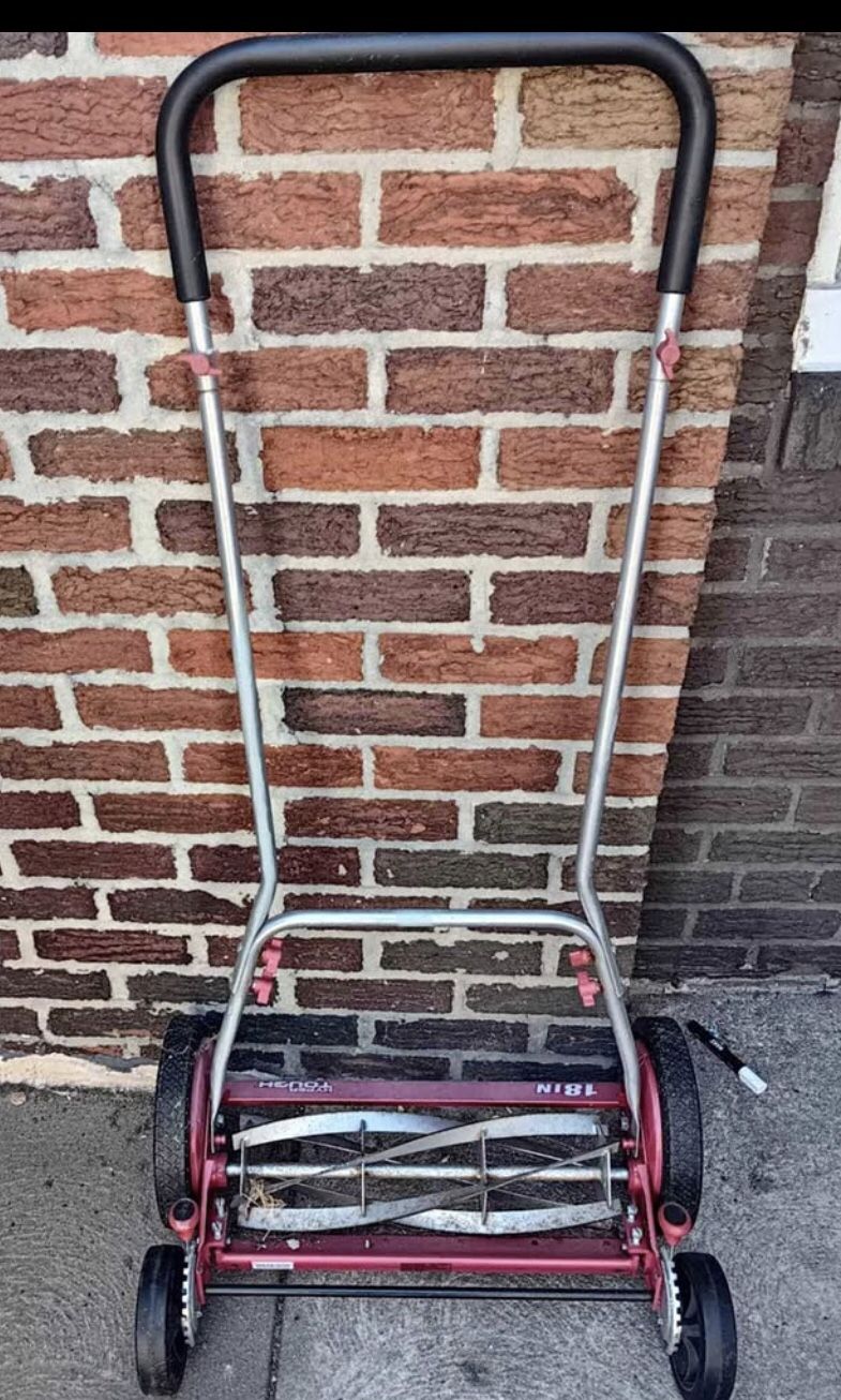 18 Inch Manual Ouch Lawn Mower
