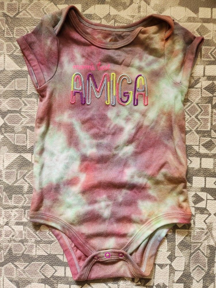 Mom's Best Amiga Cat&Jack Tye Dye 12M Snapbutton Bodysuit