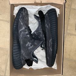 YEEZY BOOST 350 V2