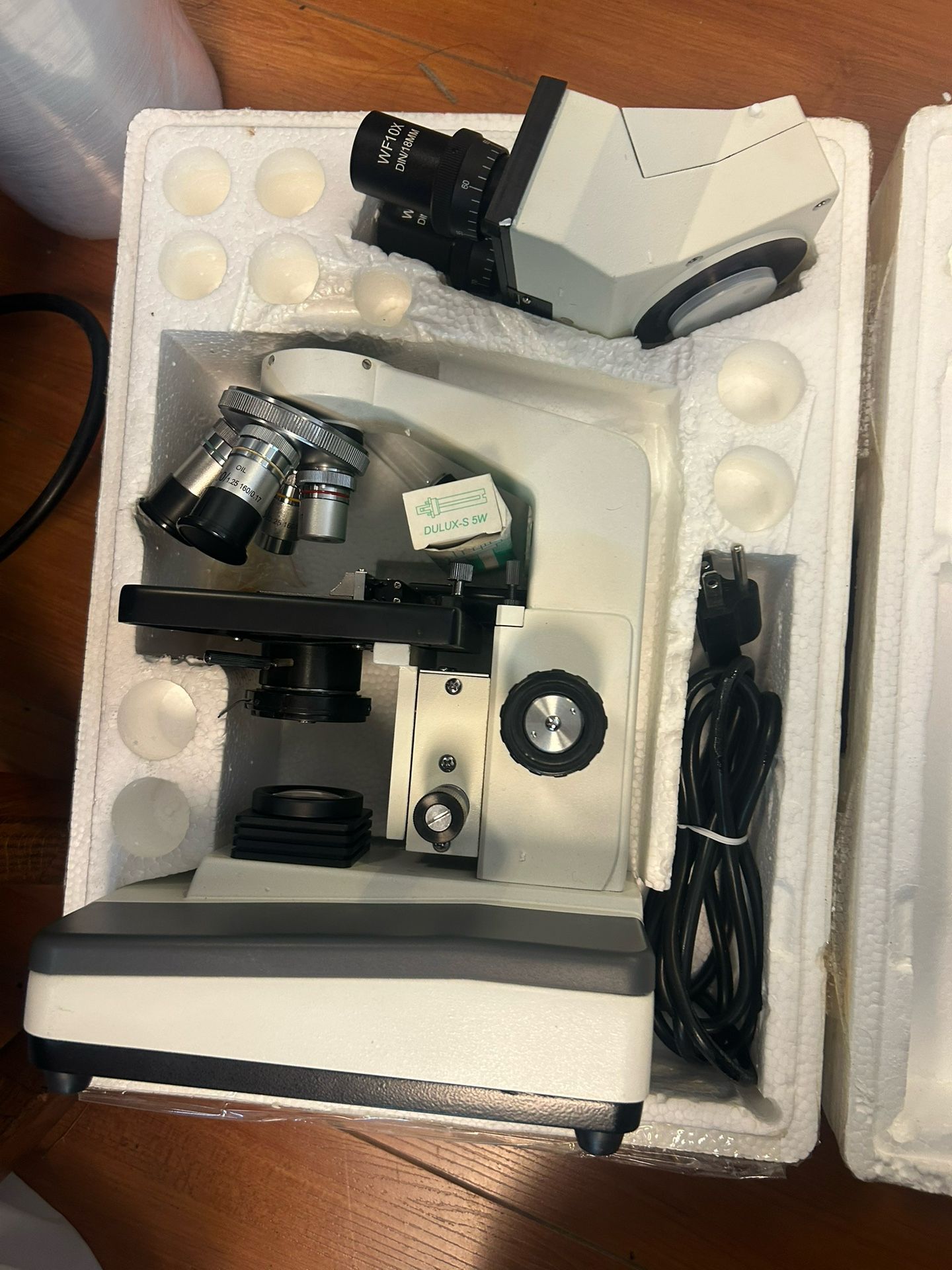 Leica StrataLab Microscope