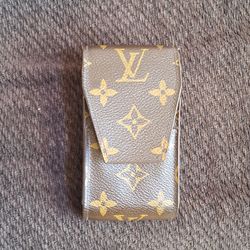 EXCELLENT CONDITIONS " AUTHENTIC LOUIS VUITTON SMALL MAKEUP/ CIGARETTE CASE 70$