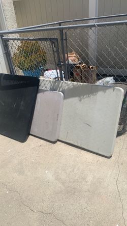 Folding table