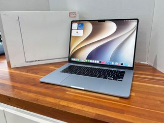 Apple MacBook AIR 15” 2025 M4 16GB 256GB -Like New warranty till 03/2026