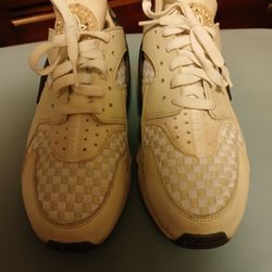 Nike's Women's Huaraches Sneakers