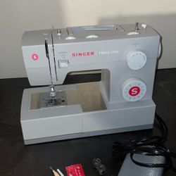 SINGER SEWING MACHINE HD 4423