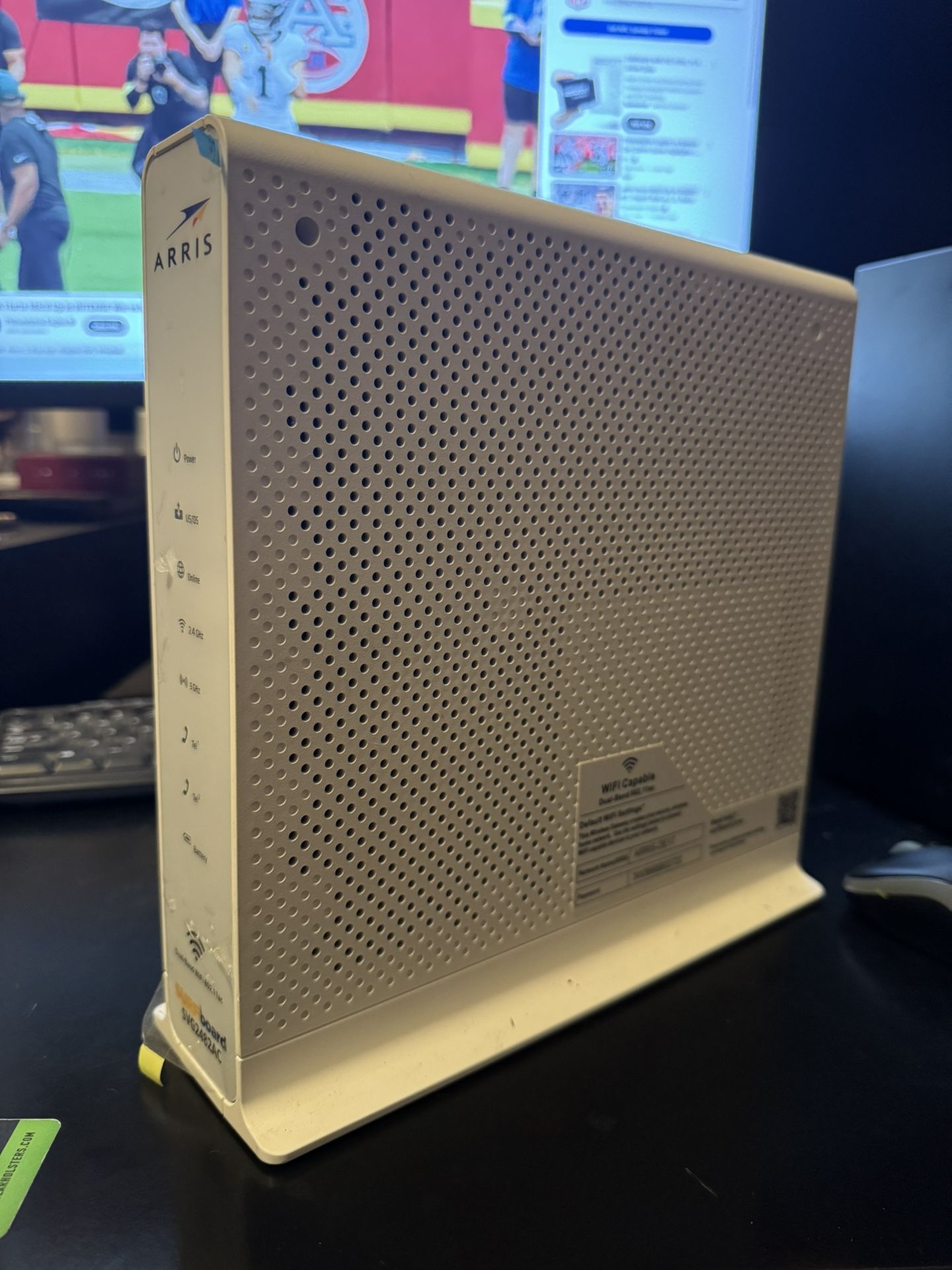 ARRIS Surfboard (24x8) DOCSIS 3.0 Cable Modem Plus
