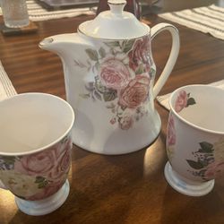 Tea Set With 2 Cups 