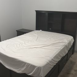 bed frame+mattress+drawers