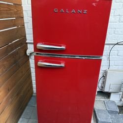 Refrigerator 
