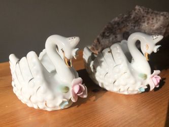 Vintage ceramic swans from japan.