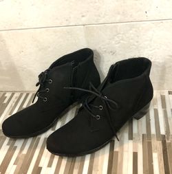 New naturalizer new worn ankle high boots.., side zipper... comfy!!’