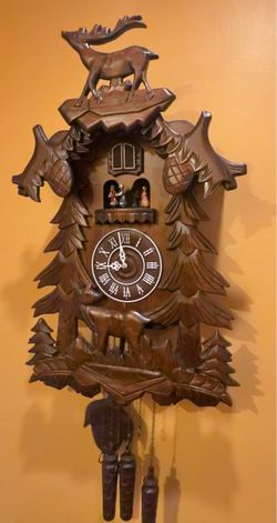 Handcrafted Wooden Traditional Black Forest Style Cuckoo Clock w/4 Dancers