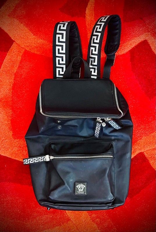 Versace Perfums Black Backpack.
Like New!
Approximately Size:
15" X 17".
