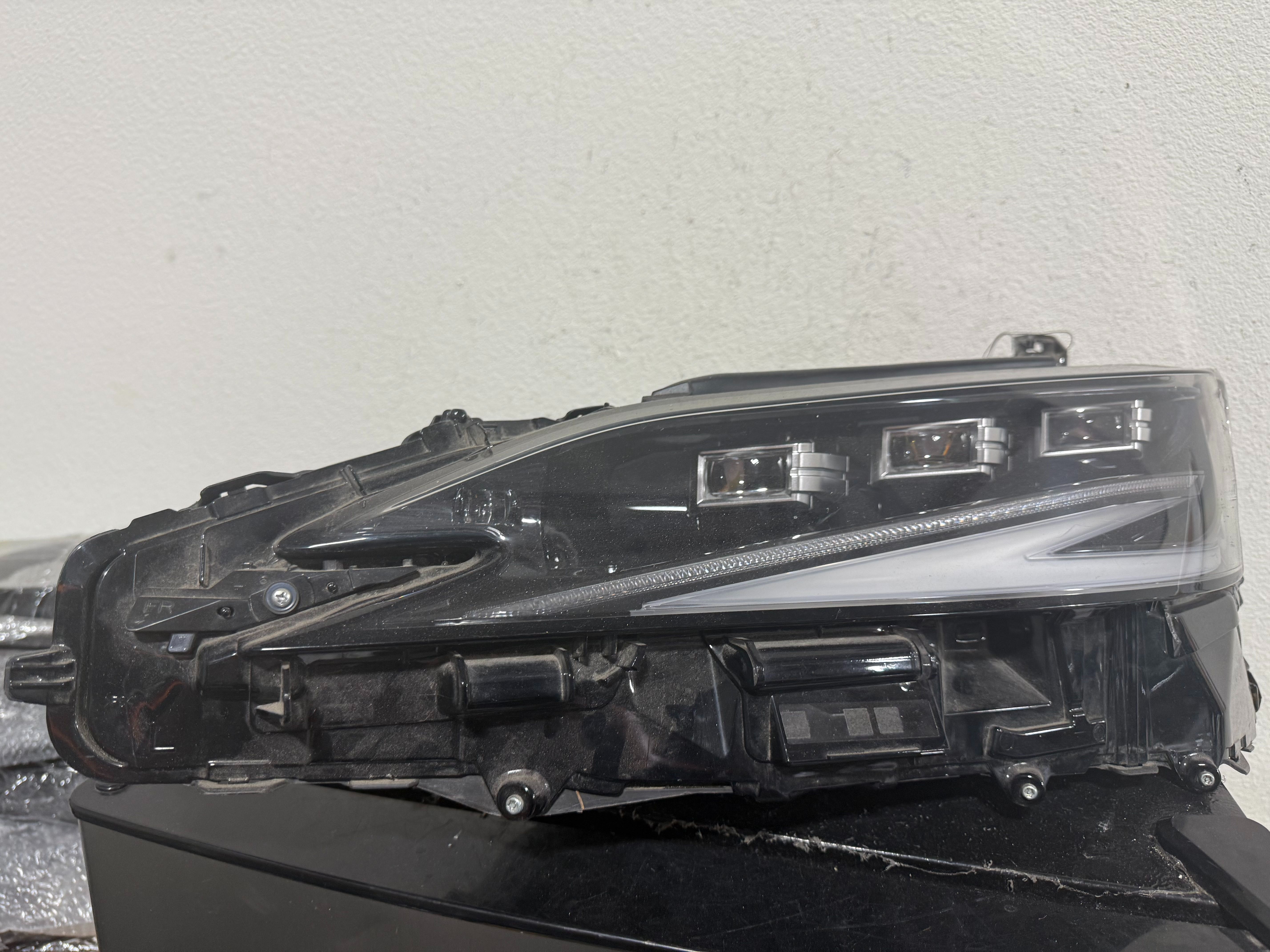 LEXUS ES LEFT HEADLIGHT 2024