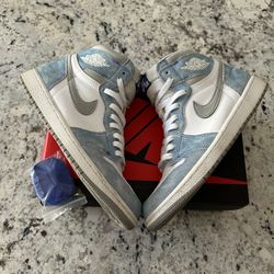 Jordan 1 Hyper Royal 
